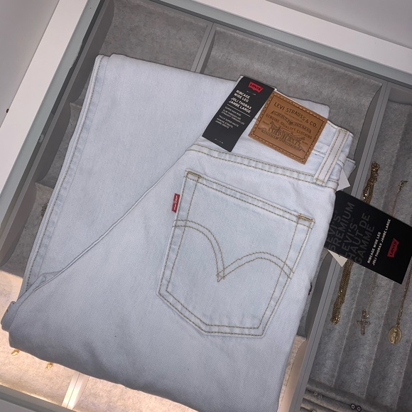 Levis wide leg ribcage BNWT - Picture 3 of 4